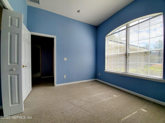 Building Photo - 825 Lord Nelson Blvd
