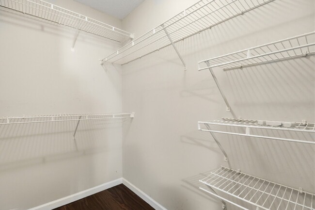 Building Photo - "Discover Coastal Comfort: Spacious 2-Bed, 2-Bath Condo at Summer House, Hilton Head Island!"