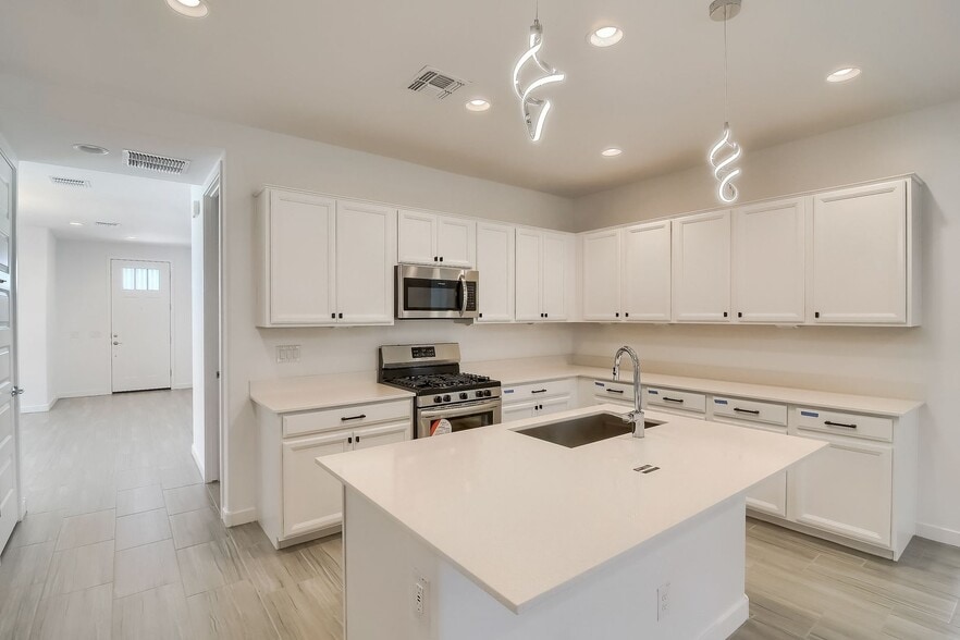 Building Photo - 8917 W Palo Verde Dr
