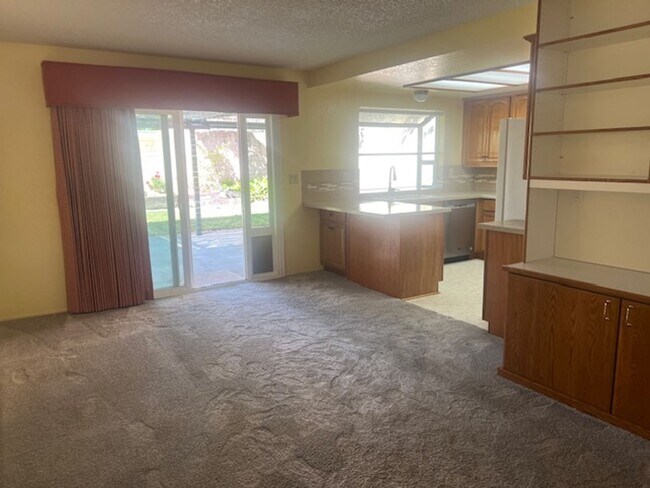 Building Photo - Beautiful 3 Bedroom, 2 Bathroom Sylmar Home! Ready for Move-In!