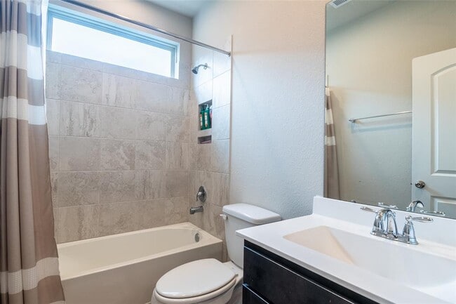 Building Photo - 31219 Gullwing Manor Dr