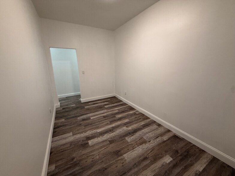 Building Photo - 105 Linden St