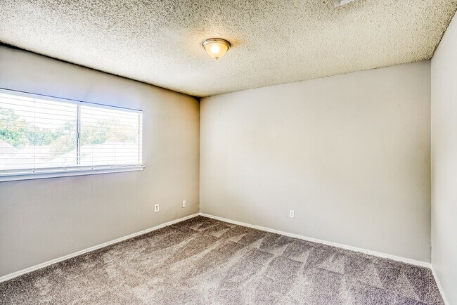 Building Photo - 11830 Perry Rd
