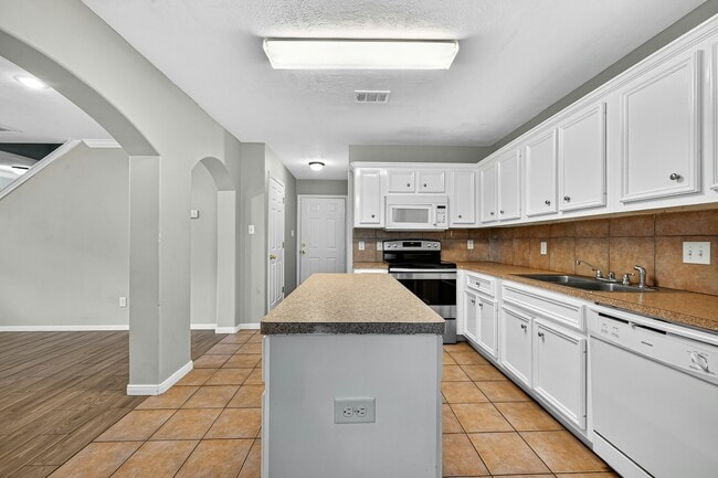 Building Photo - 10035 Morocco Rd