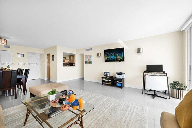 Building Photo - 100 Bayview Dr