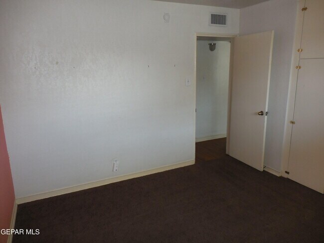 Building Photo - 701 W Yandell Dr