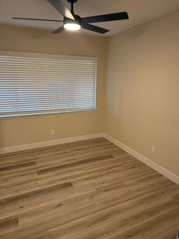 Building Photo - 340 E Shamrock St