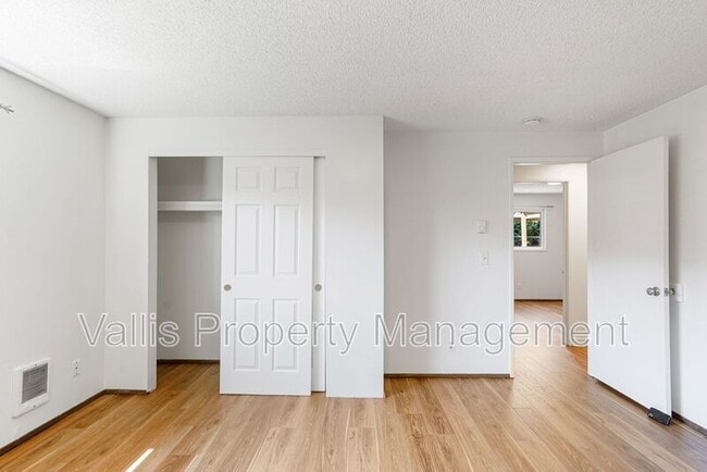 Building Photo - 4828 State St