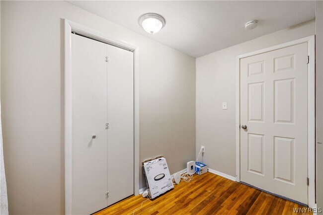 Building Photo - 36 Crescent Ct