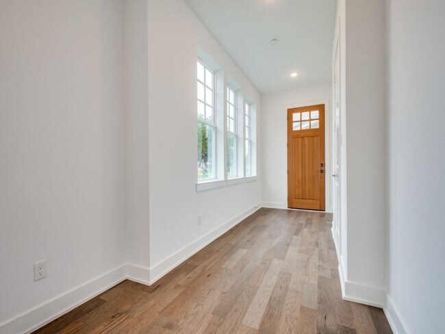 Building Photo - Welcome to a beautiful Craftsman-style end...