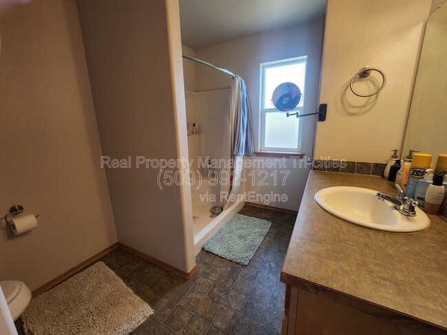 Building Photo - 8716 W 1st Ave