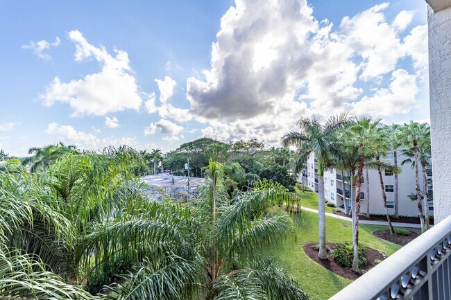 Building Photo - 26 Royal Palm Way