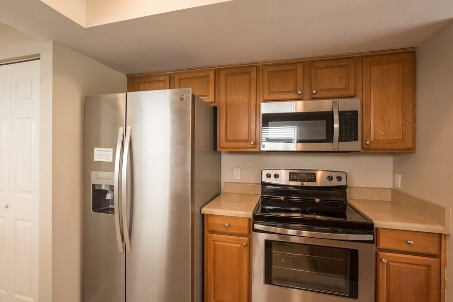 Building Photo - 318 Regal Park Dr