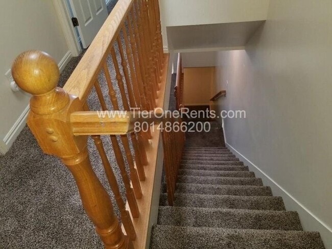 Building Photo - ** Limited Time Offer ** $500 OFF your first month's RENT!