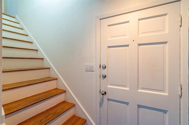 Building Photo - 606 Franklin Blvd