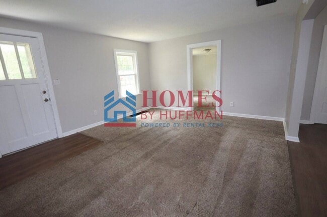 Building Photo - Three Bedroom House | Large Backyard