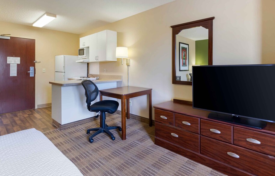 Building Photo - Furnished Studio-Des Moines - Urbandale