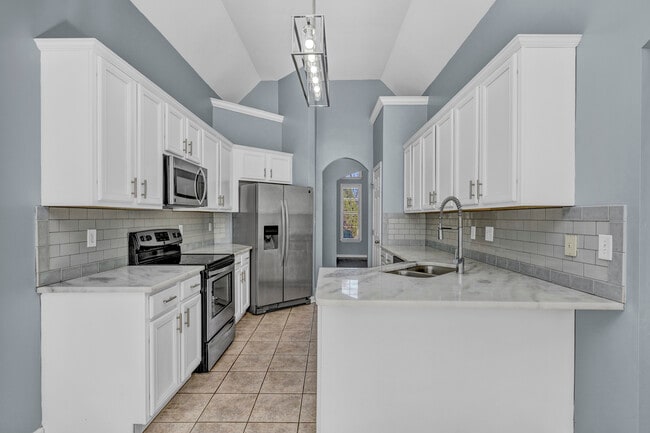 Building Photo - 237 Camden Lake Dr