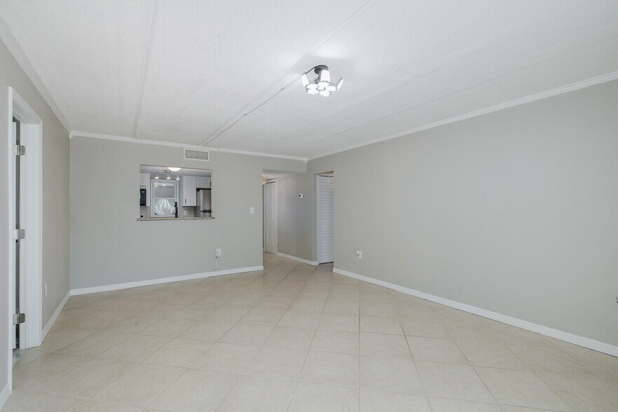 Building Photo - 464 N Paula Dr