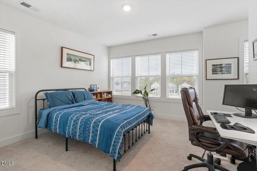 Building Photo - Room in Townhome on Billingshurst Wy