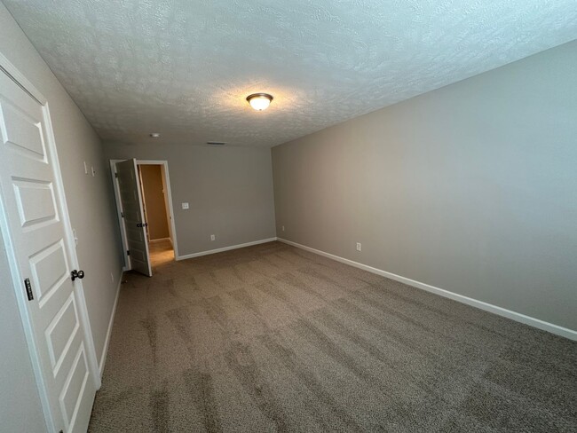 Building Photo - Brand New Townhome In Shelbyville - MOVE IN SPECIAL!!