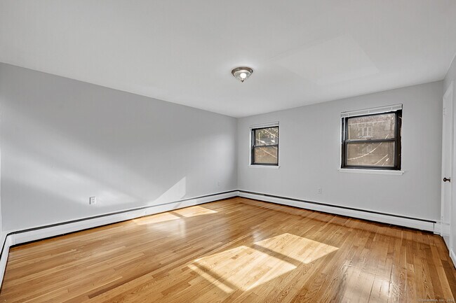 Building Photo - 9 Concord St