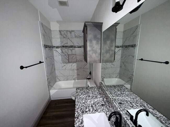 Building Photo - 8626 La Jolla Dr