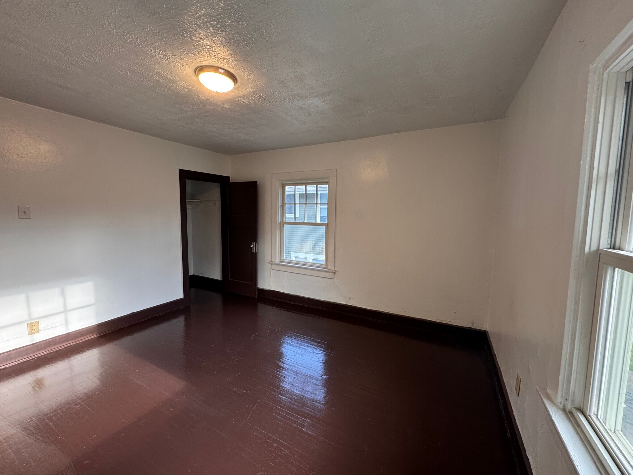 Building Photo - 1098 Miller Ave