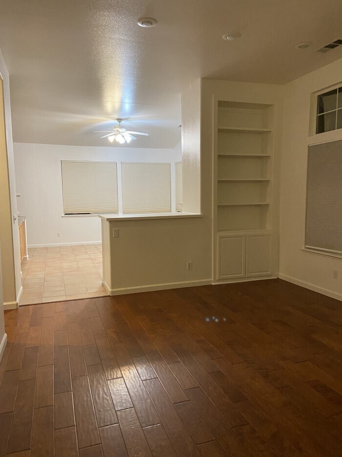 Building Photo - 2054 Pinehurst Ct