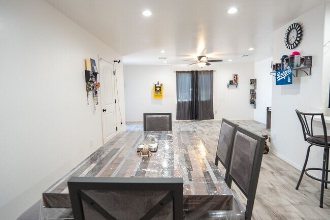 Building Photo - Prime Location Living: 3-Bedroom Gem Near Sam's Club & Yuma Palm Mall