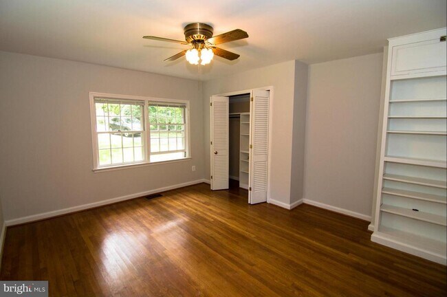 Building Photo - 6638 Holland St