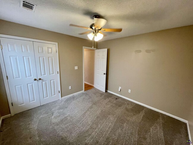 Building Photo - 206 Millstone Way