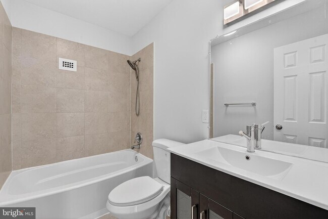 Building Photo - 4241 Columbia Pike