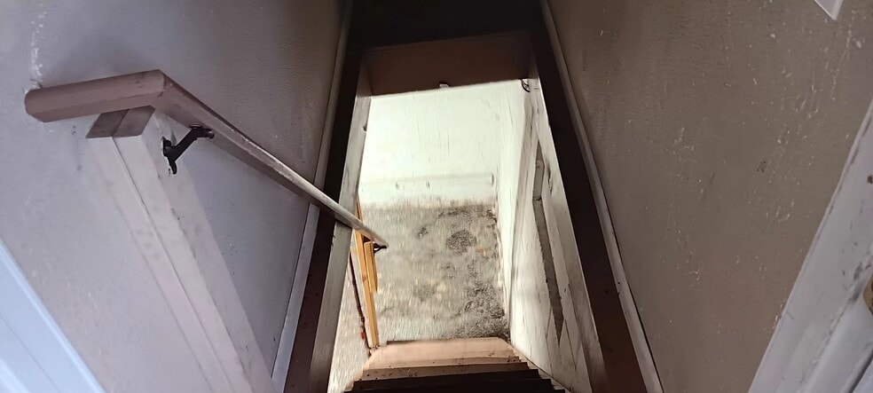 STAIRS TO UNFINISHED BASEMENT - 919 12th Ave NE