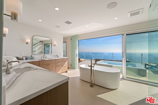Building Photo - 18254 Coastline Dr