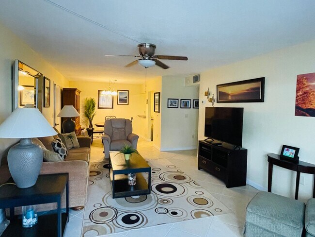 Building Photo - Palm Colony Indialantic, ground floor full furnished unit