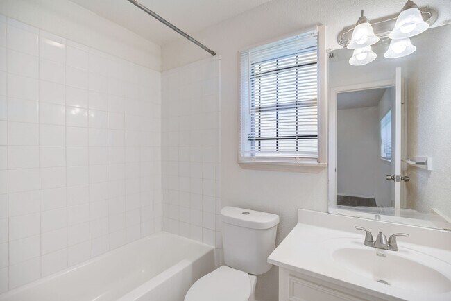 Building Photo - 12718 Panay Dr