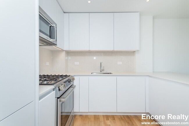 Building Photo - 1410 Columbia Rd