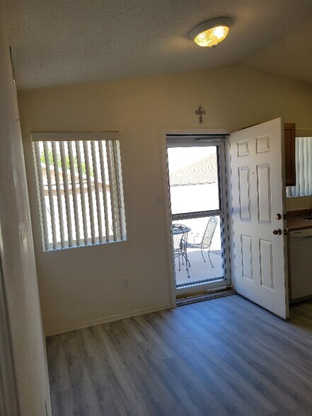 Building Photo - 309 Cuadro St SE