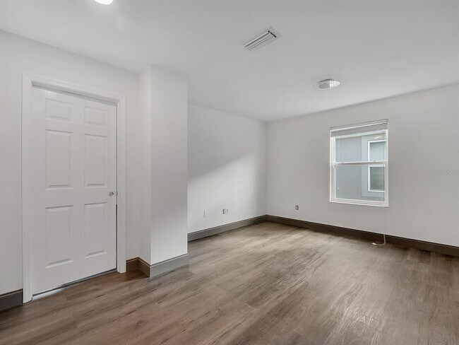 Building Photo - 7323 Pool Compass Loop