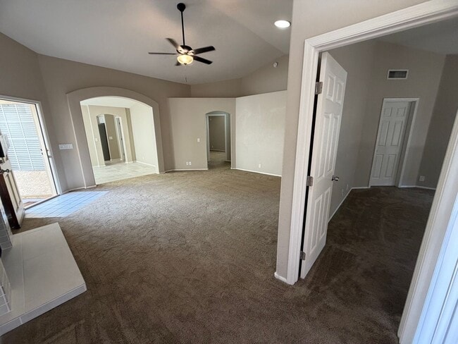 Building Photo - 3bed 2 bath Arrowhead Ranch Home