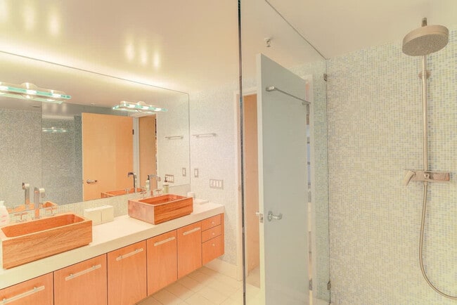 Building Photo - 101 Harrison St