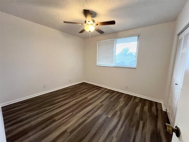 Building Photo - 6005 Del Lago Cir