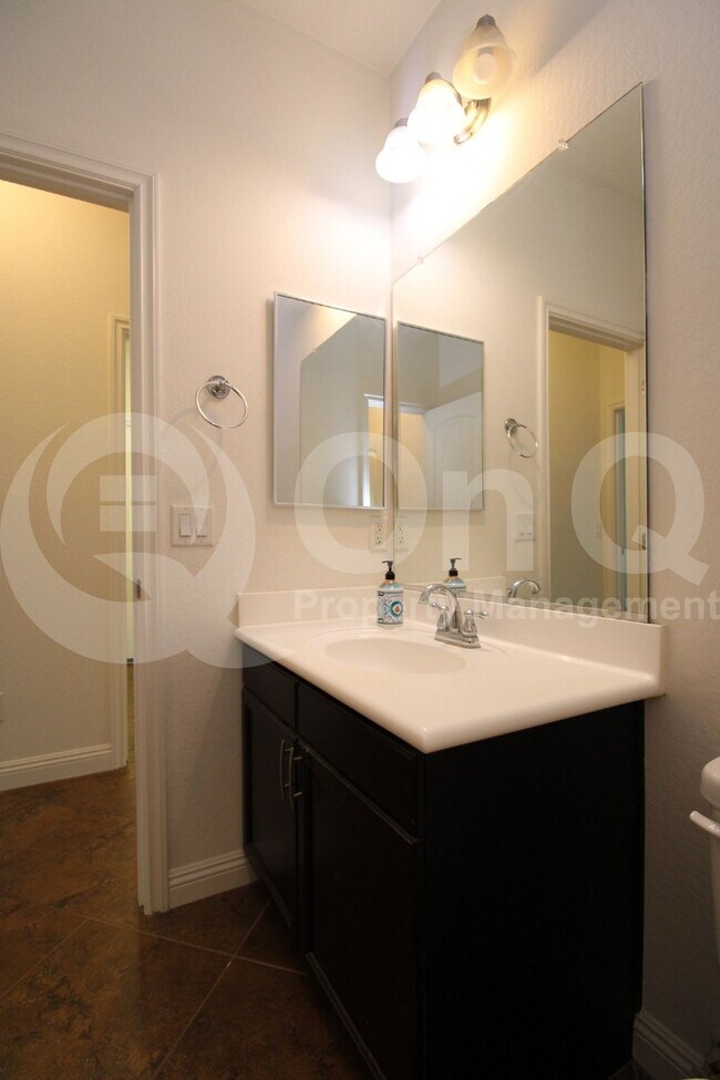 Building Photo - 1686 W Paisley Dr