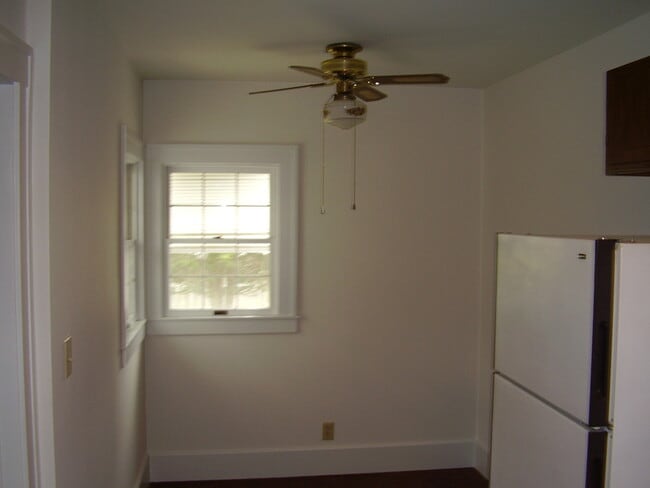 Building Photo - Great Location close to Clark Park!