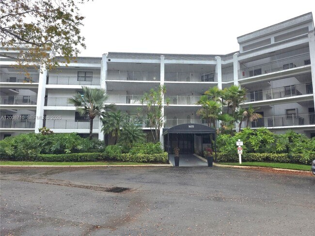 Building Photo - 16171 Blatt Blvd