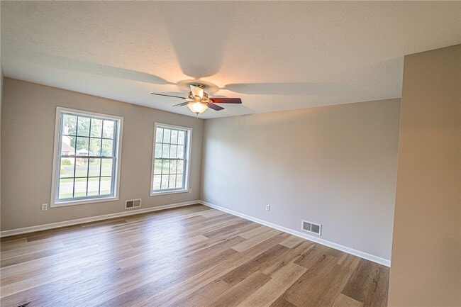 Building Photo - 649 Kayloc Cir