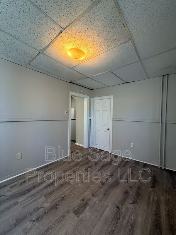 Building Photo - 425 Pusey Ave