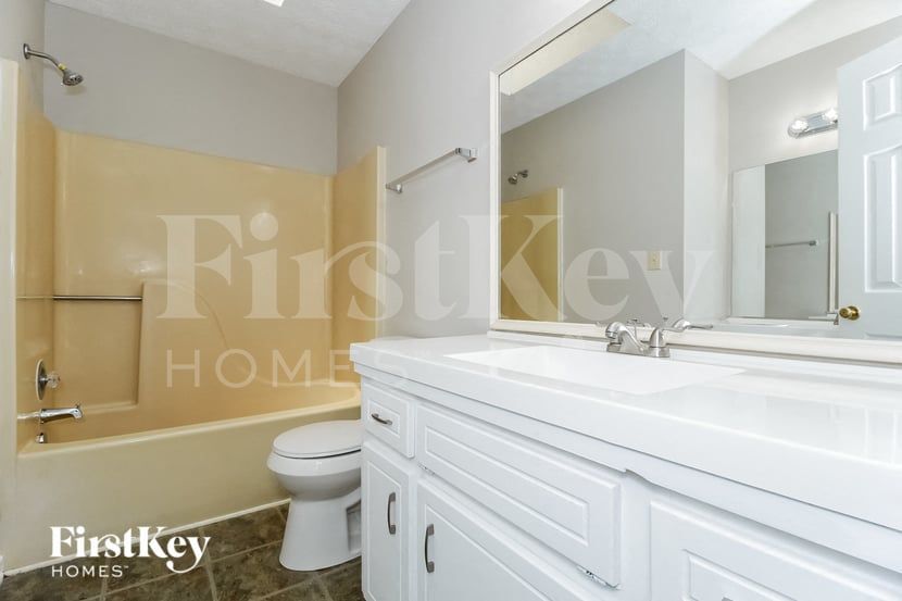 Building Photo - 4295 Hickory Point Dr