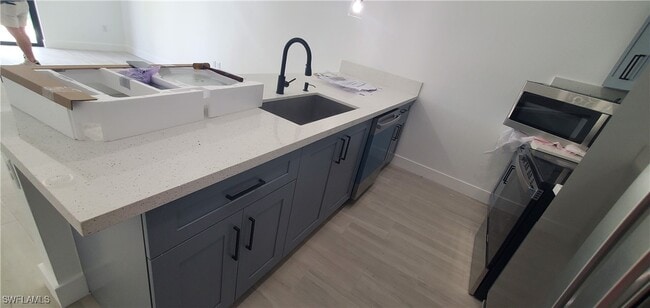 Building Photo - 884 Apartment St